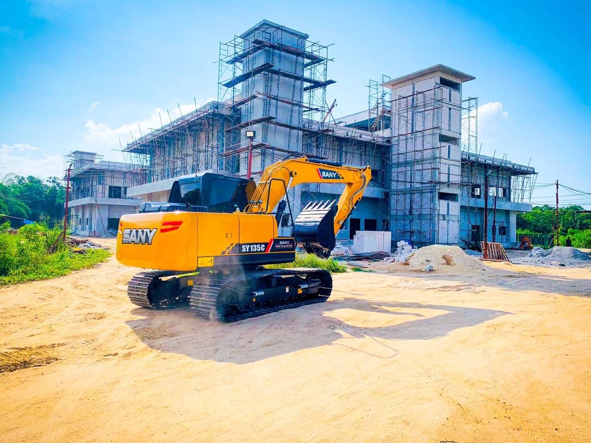 รถแม็คโคร ให้เช่า ชลบุรี backhoe for rent Chon Buri