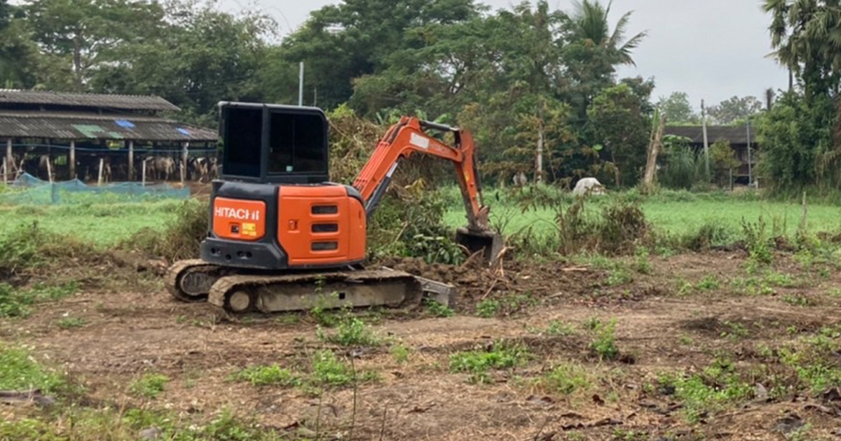 รถขุดเล็กลำพูน รถแม็คโครให้เช่าลำพูน รถแบคโฮรับจ้างลำพูน Excavators for rent lamphun