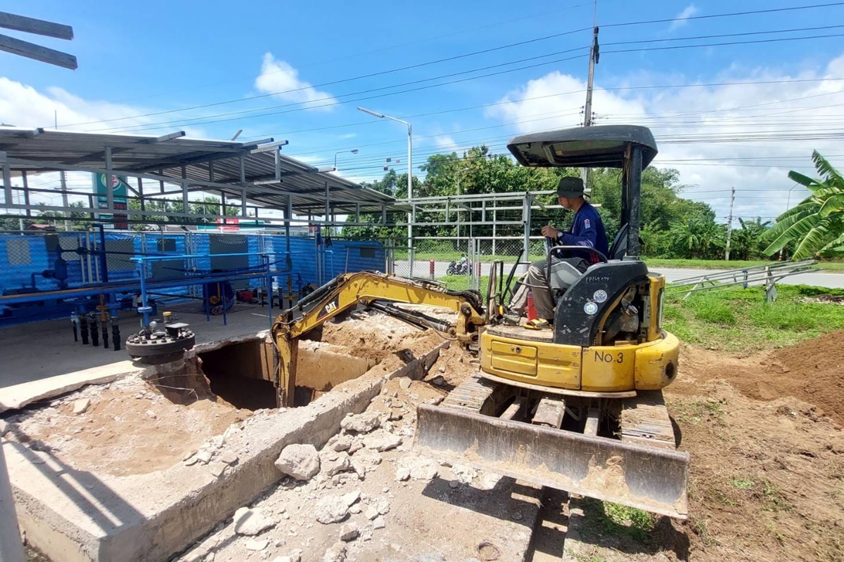 รถแม็คโครให้เช่าแพร่ รถแบคโฮรับจ้างแพร่ รถขุดเล็กแพร่ Excavators and Backhoe for rent Phrae.