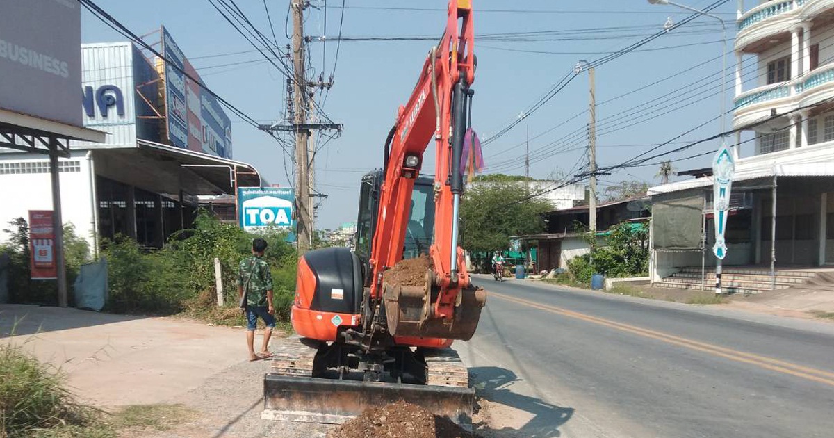 รถแม็คโครให้เช่าสกลนคร รถแบคโฮรับจ้างสกลนคร รถขุดเล็กสกลนคร Excavators and Backhoe for rent sakonnakhon